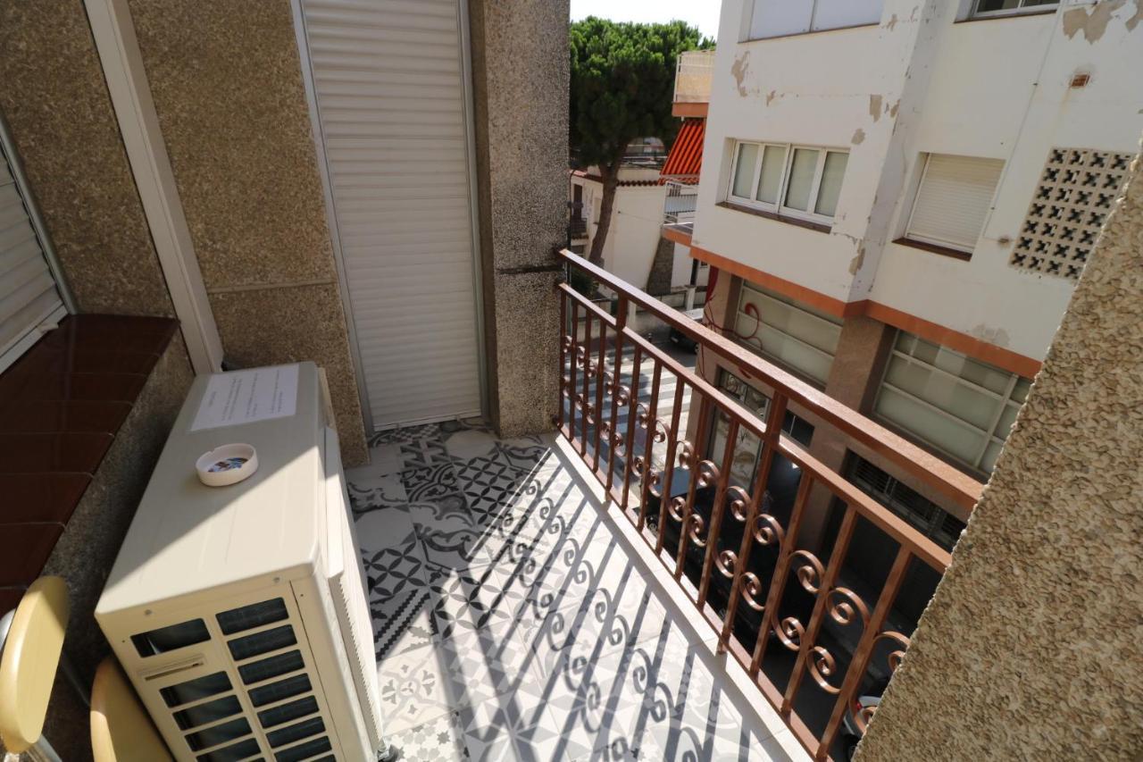 Frances Masia Roses Exterior foto